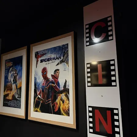 80 - Cinema Sebastopol Lejlighed *