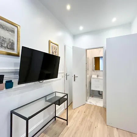 80 - Cinema Sebastopol Lägenhet *