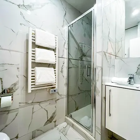 Lägenhet 80 - Cinema Sebastopol