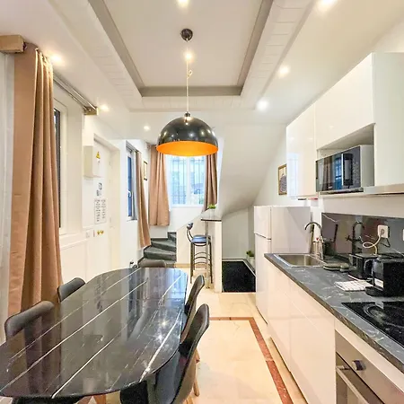 80 - Cinema Sebastopol Lägenhet